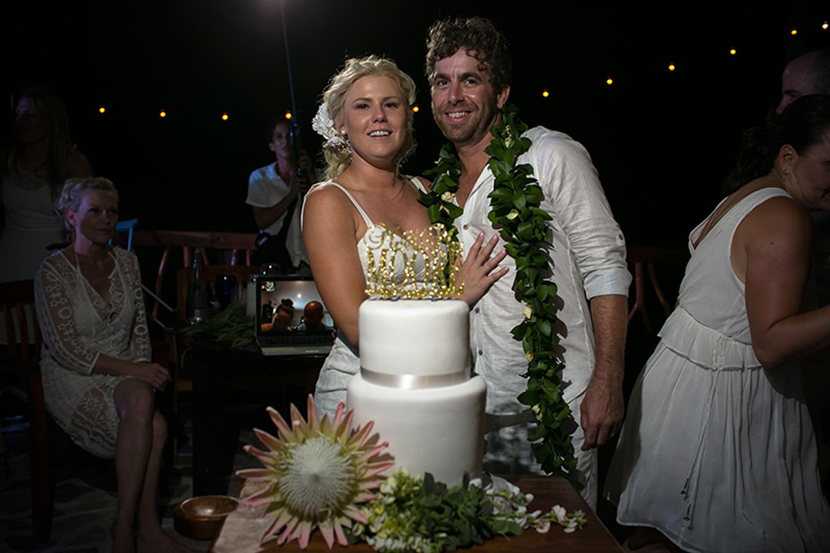 unforget-table-wedding-cake
